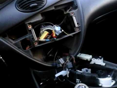 Видео: Форд Фокус 1 печка не греет ноги