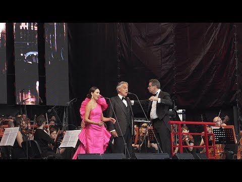 Видео: Аида Гарифуллина и Андреа Бочелли С. Петербург | Andrea Bocelli and Aida Garifullina St. Petersburg