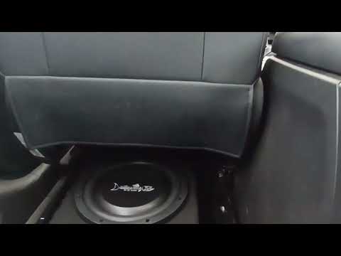 Видео: Установка саба Barracuda 10" Flat от DL Audio в Москвич 3