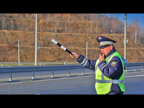 Видео: Гаишники шкурят авто перегонщиков без номеров из Владивостока за недействительный ЭПТС