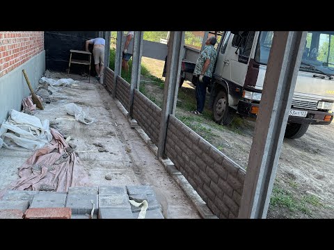 Видео: Устаночка бетонного забора высотой     2,5 метра, столбы высотой 3,4метра. Инструмент в наличии