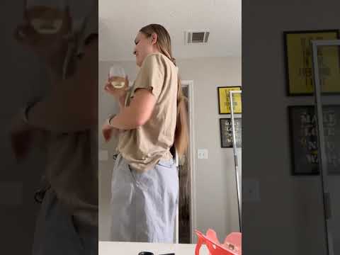 Видео: Мой чернокожий муж стрижет мои волосы