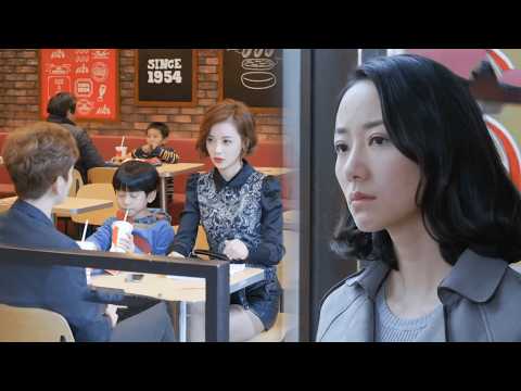 Видео: Муж тайно встречается с бывшей женой и сыном, не зная, что жена всё видит за ним.