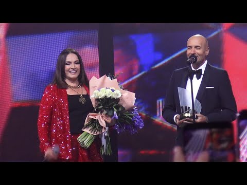 Видео: София Ротару на Песне года 2021, награждение, любительская съемка