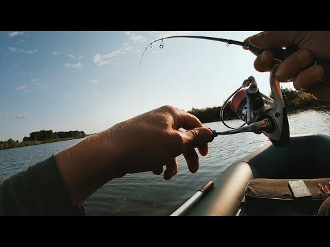 Видео: Отводной поводок сделал эту рыбалку успешной...Рыбалка на окуня с лодки!