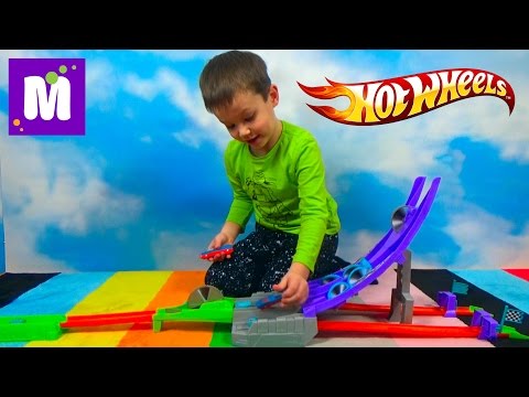 Видео: Хотвилс трек пила Острые лезвия блестательные половинки Hot Wheels Split Speeders