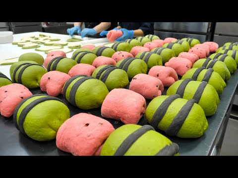 Видео: Удивительный мастер приготовления хлеба с арбузом! Корейский арбузный хлеб