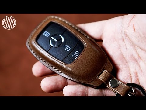 Видео: Изготовление кожаного футляра для ключей ручной работы / Mercedes-Benz