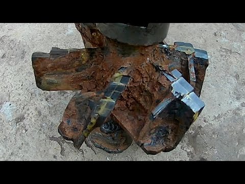 Видео: Бурение скважин на воду / Меняем победитовую напайку на буровом инструменте