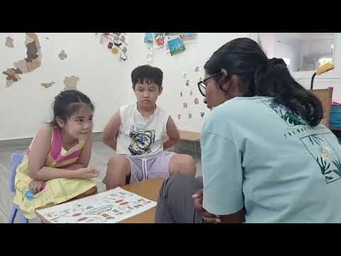 Видео: Общение на английском языке в Фантьете: Кира и Энди практикуются в разговоре на тему описания дома.