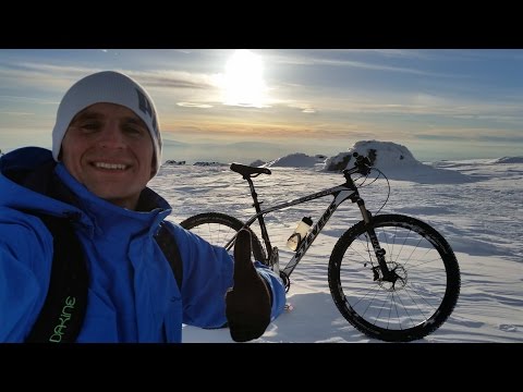 Видео: Изкачване на Черни връх с колело 21 Февруари 2015г + спускане от 2290м.н.в.