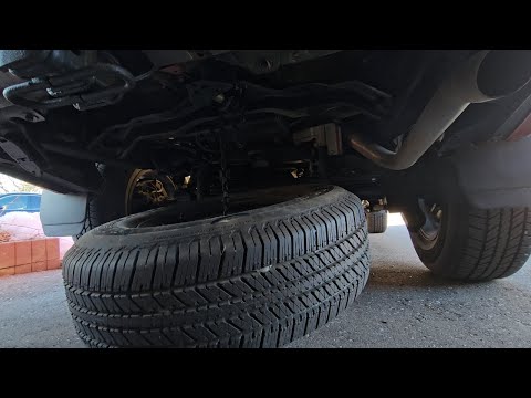 Видео: Toyota 4 Runner...Снятие/установка запасного колеса