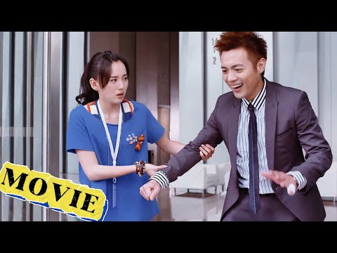 Видео: Судьба вмешалась😍 Бедная девушка облила кофе директора, и он не смог забыть её! 💘