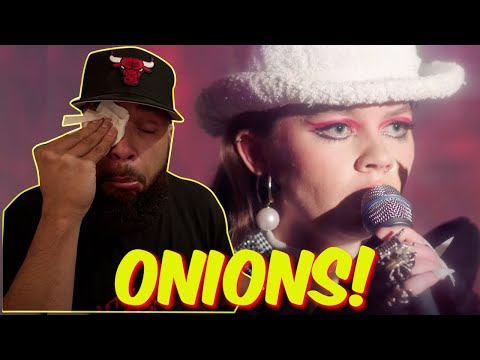 Видео: Американский рэп-видеооператор РЕАКЦИЯ НА КОМПЬЮТЕР Chinchilla FINGERS (ЖИВАЯ КОНЦЕРТНАЯ ВЕРСИЯ) ...