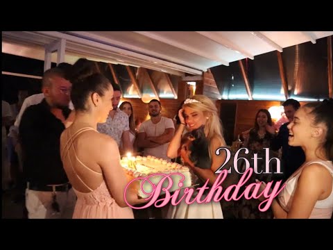 Видео: ИЗНЕНАДА ЗА РОЖДЕНИЯ МИ ДЕН! СТАНАХ НА 26 😍🙈 | ПРИЯТЕЛИТЕ МИ ИМИТИРАТ ВЛОГОВЕТЕ😅😅😅