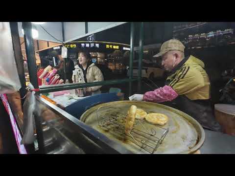 Видео: Ночной рынок Цицикар Лунша (часть 3)｜ Я никогда не видел столько уличной еды!