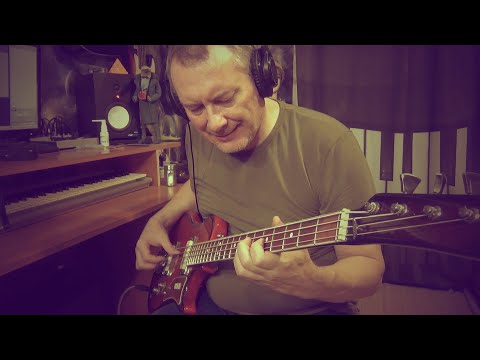 Видео: Бас гитара Урал 510Л (восстановлен) URAL 510L Soviet bass guitar
