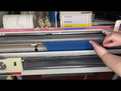 Видео: ПРОДАНО Silver Reed SK561 японская электронная вязальная машина 5 класса