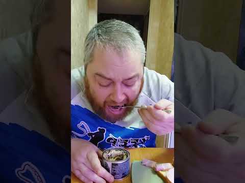 Видео: Дегустация, селёдка консервированная доброфлот с луком бутербродами и кофе #еданакамеру #мукбанг