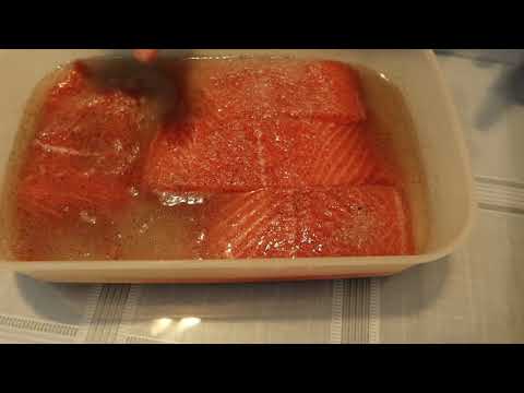 Видео: ЗОЛОТAЯ СЁМГА МАЛОСОЛЬНАЯ НА ТАРЕЛКЕ      // GOLD SALMON ON A PLATE//