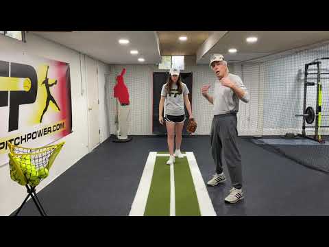 Видео: Подача в софтболе: траектория движения руки