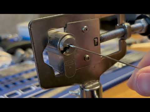 Видео: Вскрытие цилиндра Evva Dps