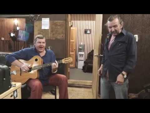 Видео: "На этой гитаре в 84 году сочинил весь альбом "Вези меня, извозчик"!