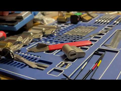 Видео: Вскрытие и разборка Apecs Premium слайдеры