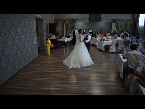 Видео: первый танец