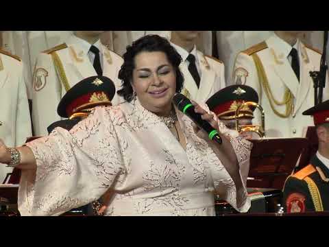 Видео: «Течет река Волга», солистка – Мариам Мерабова, июнь 2022