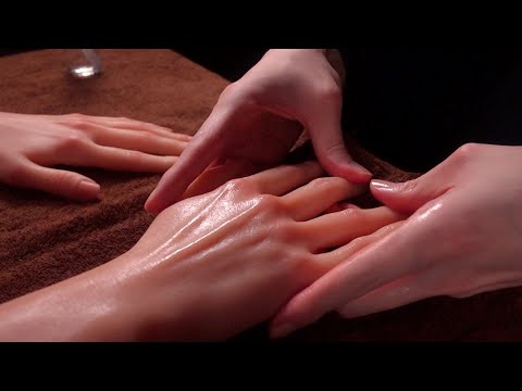 Видео: [ASMR]Реалистичные звуки массажа рук ролевая игра для сна -  Hand Massage(Soft spoken/No Talking)