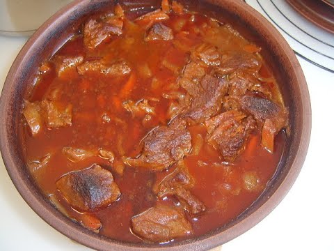 Видео: Гуляш в жаровне из красной глины. Маринкины творинки