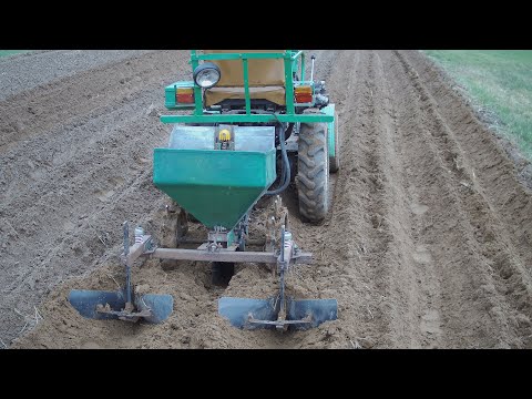 Видео: На какую глубину мы садим картошку?