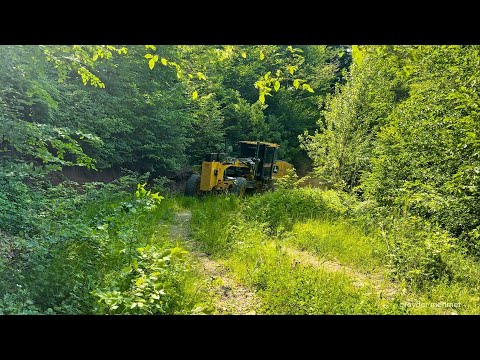 Видео: Строительство дорог в зеленых долинах с помощью Deere 670 Grader #johndeere #motorgrader #grader