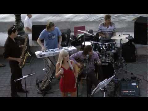 Видео: Рояль в кустах, октябрь 2012