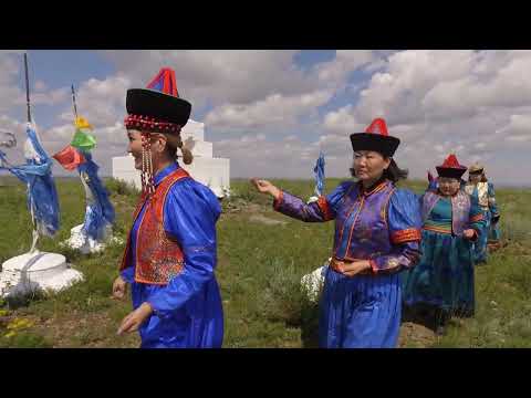 Видео: Выпускники Будаланской средней школы поздравили с Новым годом по лунному календарю