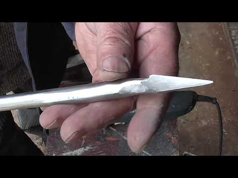 Видео: Как сделать оригинальный токарный резец по дереву из метчика.