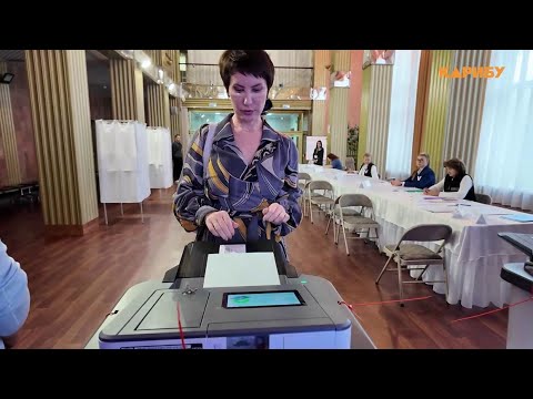 Видео: Участие в выборах приняла мэр Магадана Лариса Поликанова