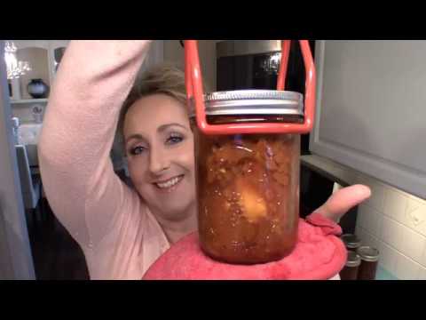 Видео: Консервирование рваной свинины барбекю