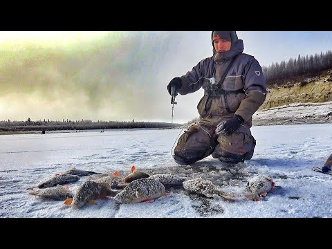 Видео: НА ПЕРВЫЙ ЛЁД В ЯКУТИЮ! ОЧУМЕЛЫЙ ДЕНЬ ПЕРВЫЙ! Суровая дорога и дикий клёв