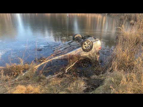 Видео: "Лансер" соскользнул с дороги и сбил рыбака (!!!)