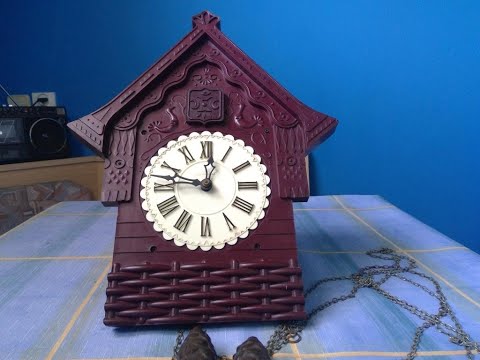 Видео: Russian (Soviet Union) Wall Clock With Cuckoo Маяк (Majak) Vintage (Hedgehog Service)
