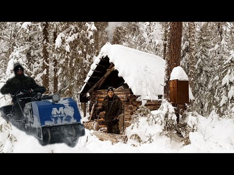 Видео: пробиваемся до избушек по заснеженной тайге на мотобуксировщике