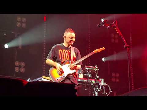 Видео: 15.05.25. Звери - Районы-кварталы. Екатеринбург.  MTS LIVE HALL