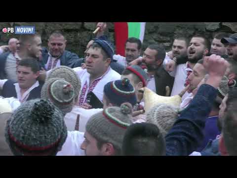 Видео: Ето ги смелите Калоферци които тачат традициите!