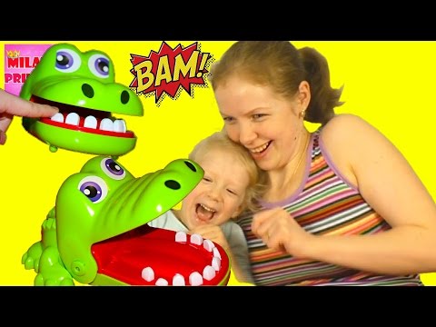 Видео: Вызов! КРОКОДИЛ ЧЕЛЛЕНДЖ! Милану укусил крокодил в игре! Семейный веселый Челлендж от FAMILY BOX