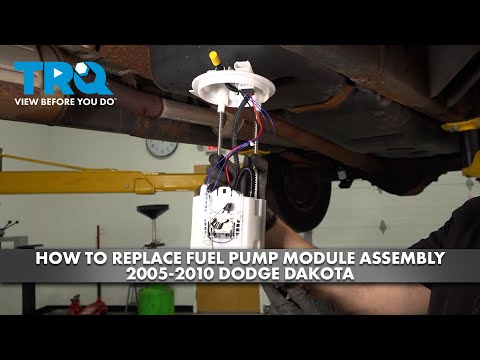Видео: Как заменить модуль топливного насоса в сборе на Dodge Dakota 2005-2010