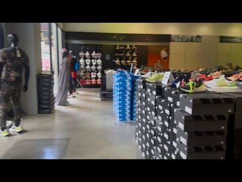 Видео: Шоппинг на диване…Тепло в Тайланде?  Еду с друзьями в Premium Outlet Phuket влог от Тепло на диване