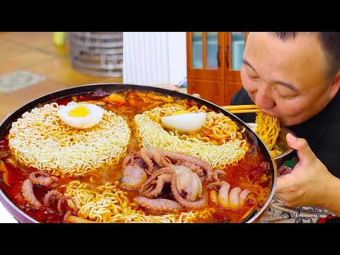 Видео: 3 упаковки лапши быстрого приготовления, чтобы сделать ”лапшу быстрого приготовления, жареную куриц