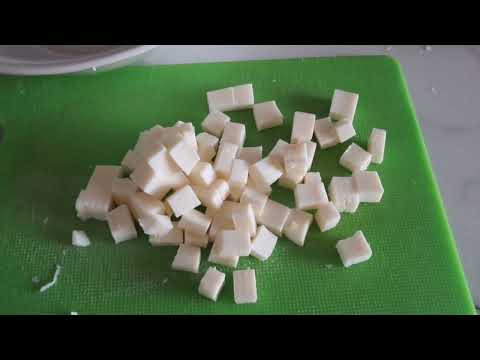 Видео: УЧИМСЯ ГОТОВИТЬ с Екатериной Р. / Сырный суп с курицей